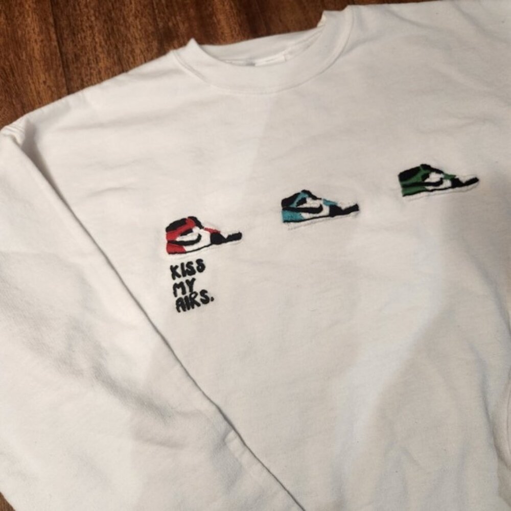 EcoSmart White Sweatshirt Kiss My Airs Sneaker Embroidered Crewneck Mens M‎